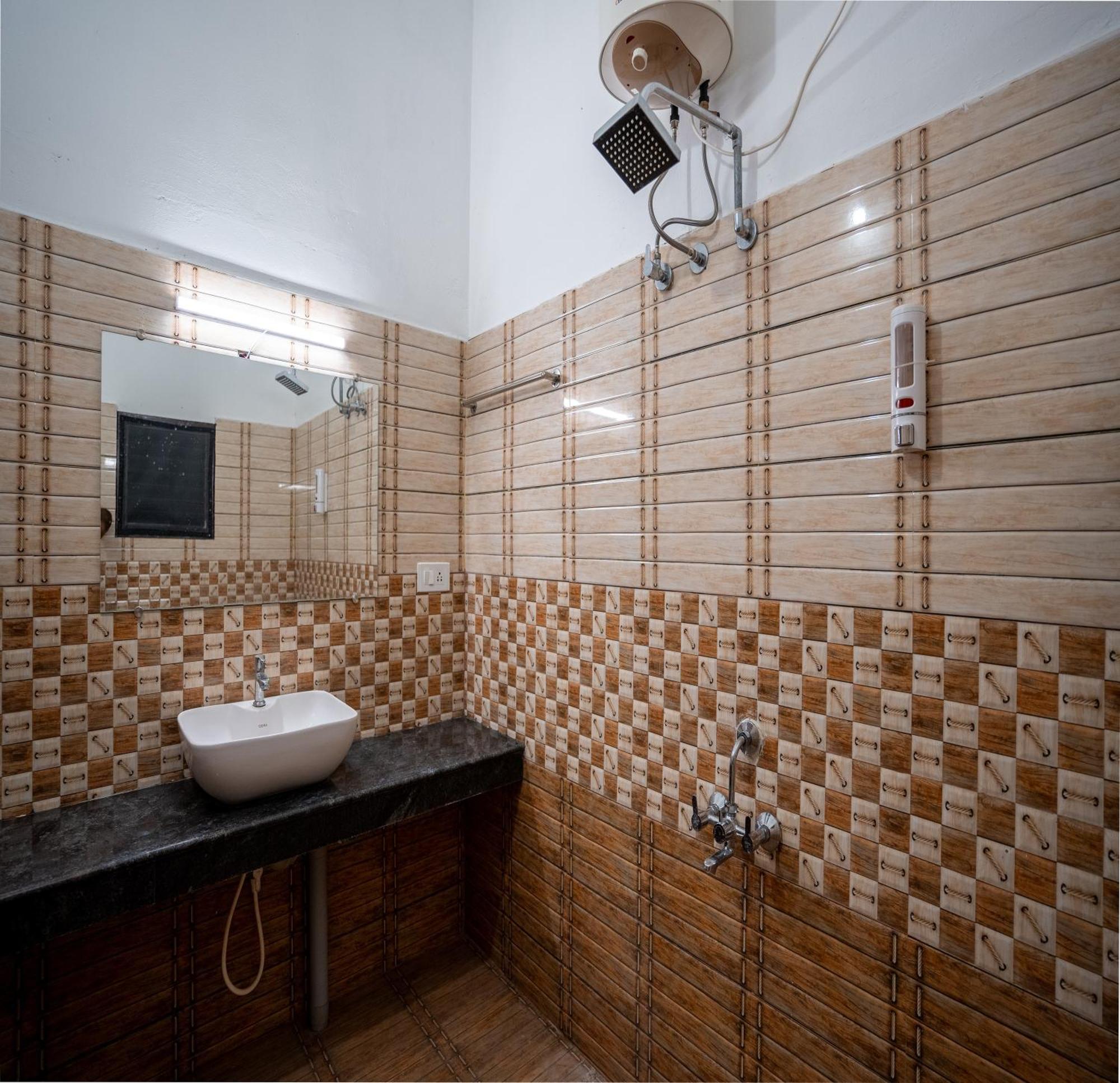 Claynest Resorts Kuttālam Esterno foto